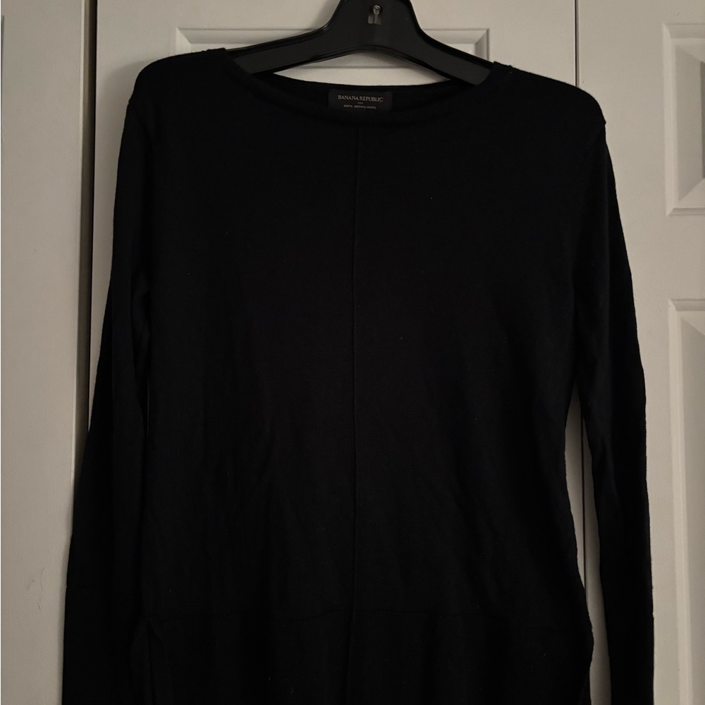 Banana Republic Black Merino Wool Crewneck Sweater. Size small